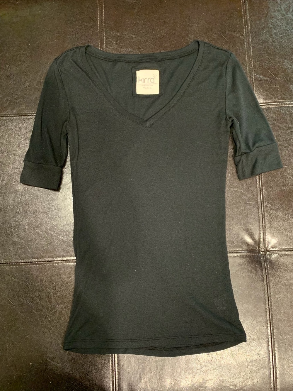 💥4/$15 Kirra PacSun Black V-Neck Elbow Sleeve Tee Top - Size Medium - Picture 1 of 5